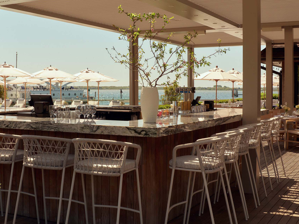 Chaise lounges adjacent to the bar provide a stunning vista of the sea.